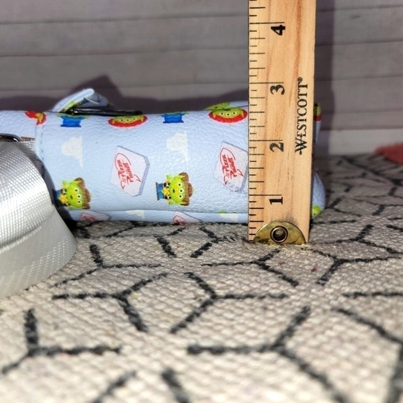 TOY STORY ALIEN PIXAR CROSSBODY BAG FROM BUCKLE-DOWN - Picture 10 of 12